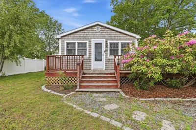 38 Agawam Lake Shore Dr 1