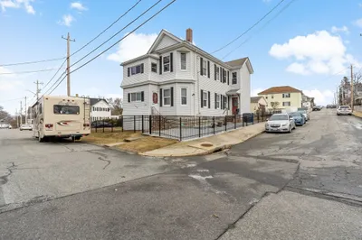 228 Bayview St 1