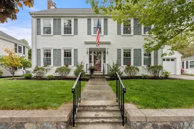 60 Marilyn Rd 1