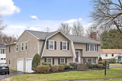 40 Brewster Dr