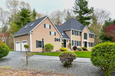 40 King Philip Dr 1