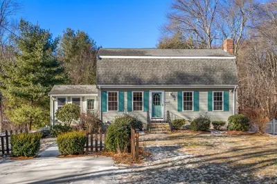 209 Pleasant St