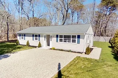 4 Frances Helen Rd