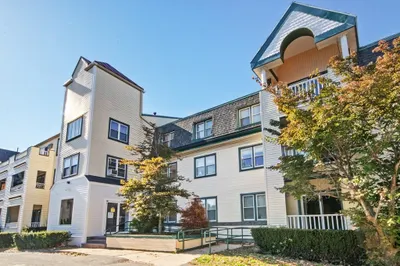 38 Carter St #208