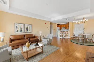 989 East St #409