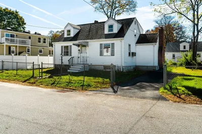 6 Kendal Dr