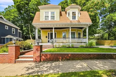 61 Lowell St 1