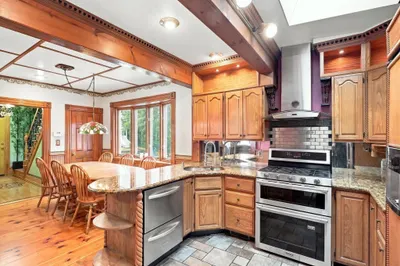 38 Eastman Ave 1