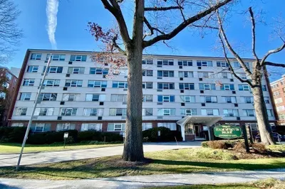 10 Hammond Pond Parkway #304