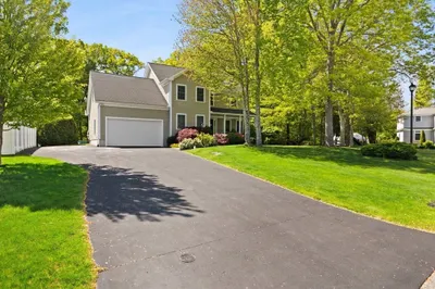90 Sutherland Dr 1