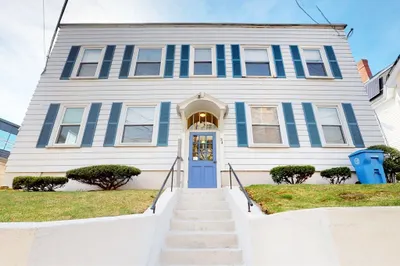 34 Crescent St #1
