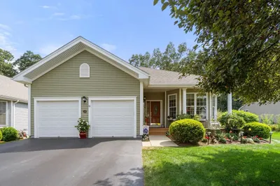 19 Andrews Dr #107 1