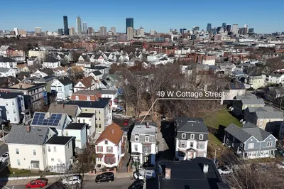 49 W Cottage St