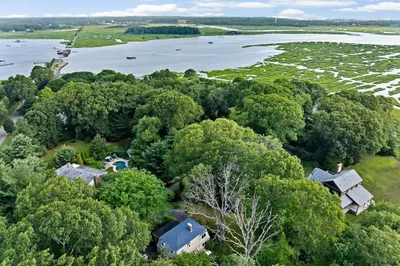 208 Damons Point Rd 1