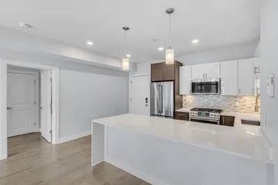 2 Cliveden St #305E