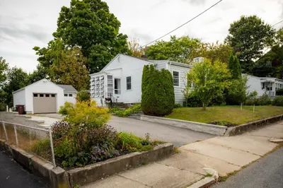 48 Farm St