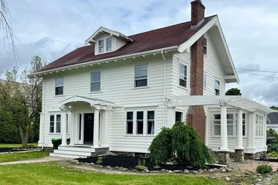888 Great Plain Avenue #888