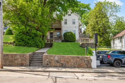 295 Washington St 1