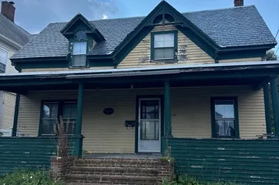 279 Foster St 1