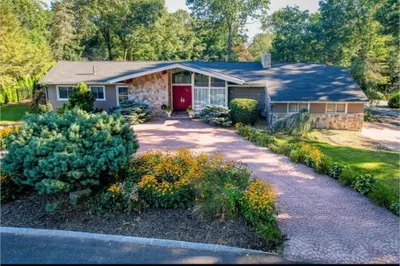165 Lincoln Pkwy