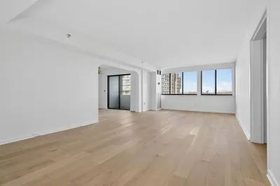 250 Hammond Pond Pkwy #905S