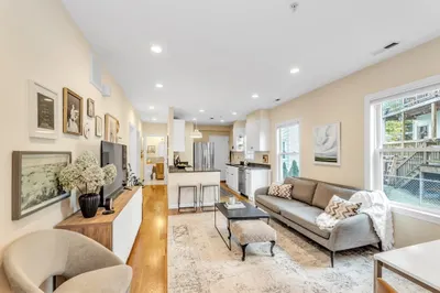 60 Seymour St #1