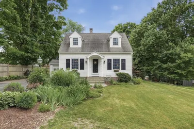 24 Maplewood Avenue 1