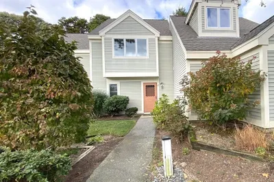 37 Howland Cir #37 1