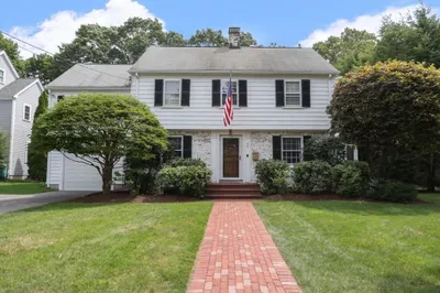 30 Woodlawn Avenue