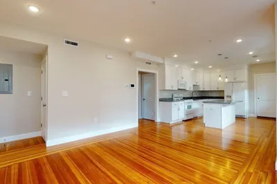27 Leicester St #2