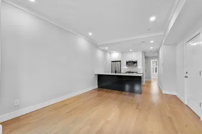 535 Newbury St #2 1