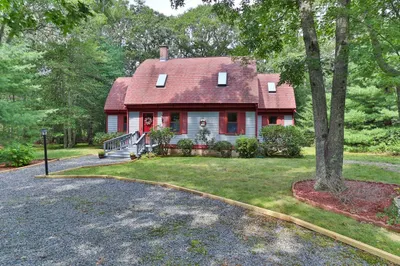61 Head Of The Pond Ln 1