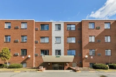 900 Governor's Dr #10
