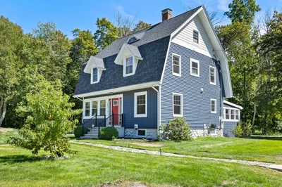 897 Amesbury Rd 1