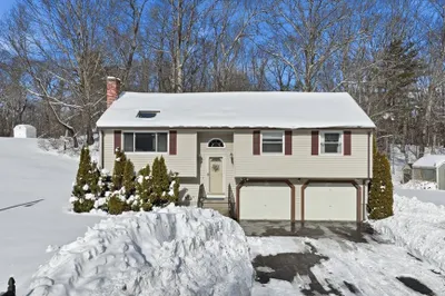 69 Johansen Dr 1