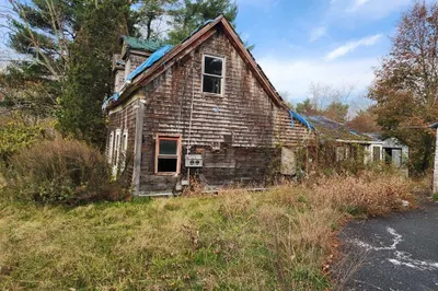 239 Oak St