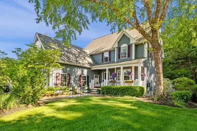 11 Arthur Gordon Dr 1