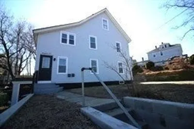 95 Laurel St