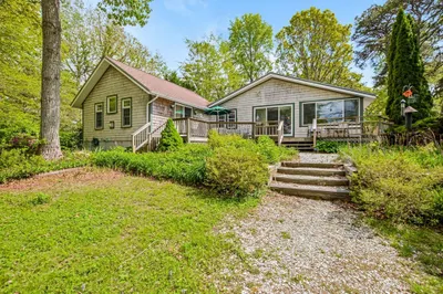 61 Bay Rd 1