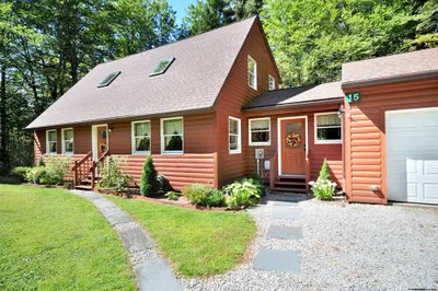 15 Thicket Road