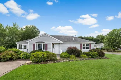 105 Crystal Water Dr #105 1