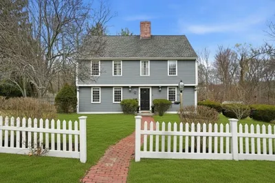 2 Queen Anne Ln