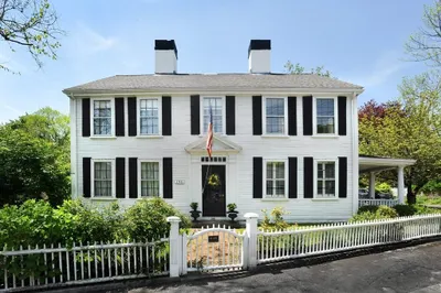 196 Main St 1