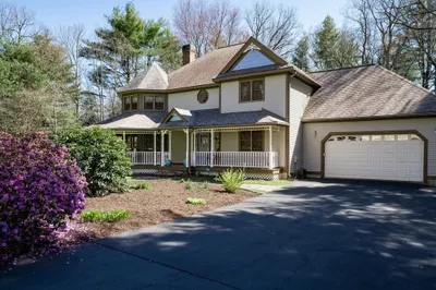 35 Woodlot Rd 1