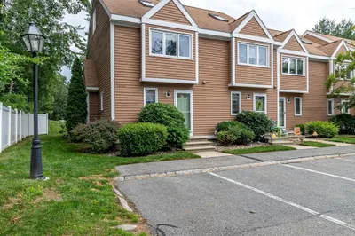 74 Steeplechase Ct #74 1