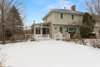 8 Christie Dr #1 1