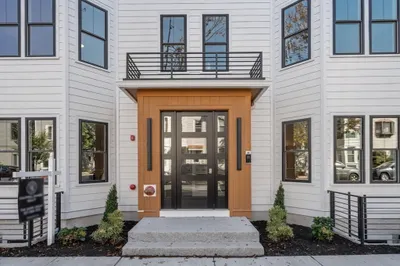 527 E Seventh Street #101