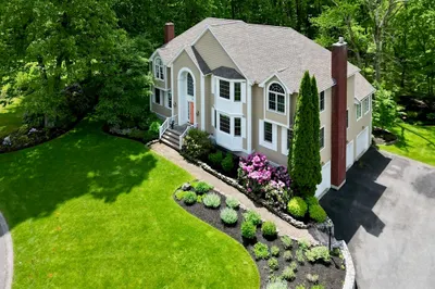 81 Hitching Post Rd 1