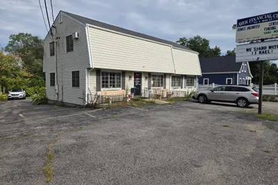 162 E Main St 1
