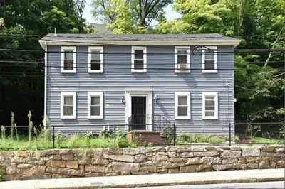 13 Main St #3